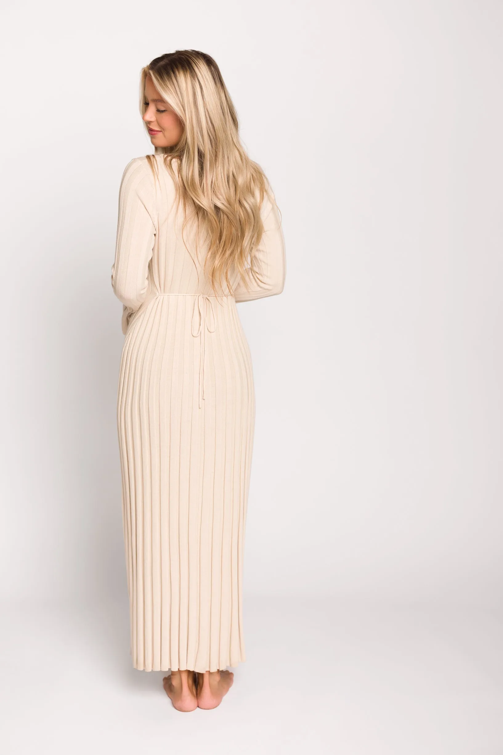 Hadley Long Sleeve V-Neck Knit Maxi Dress in Cream Taupe