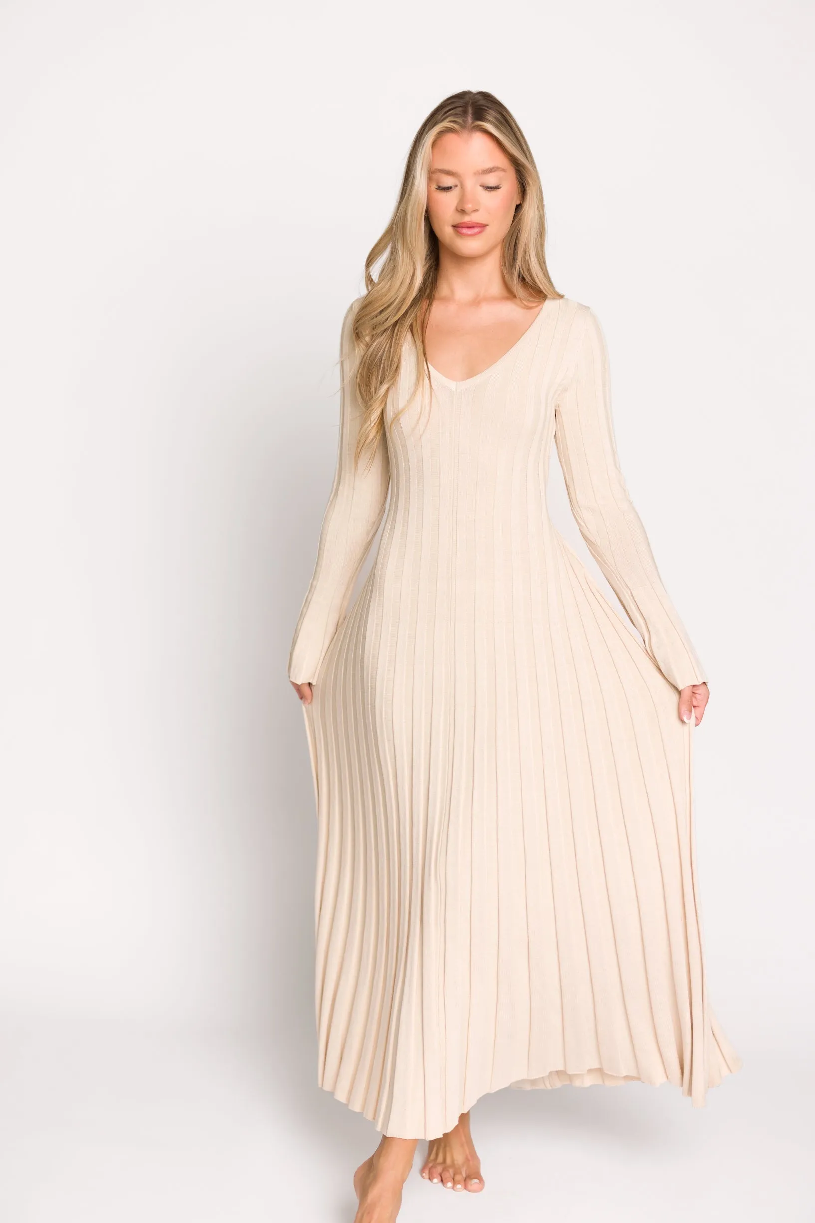 Hadley Long Sleeve V-Neck Knit Maxi Dress in Cream Taupe