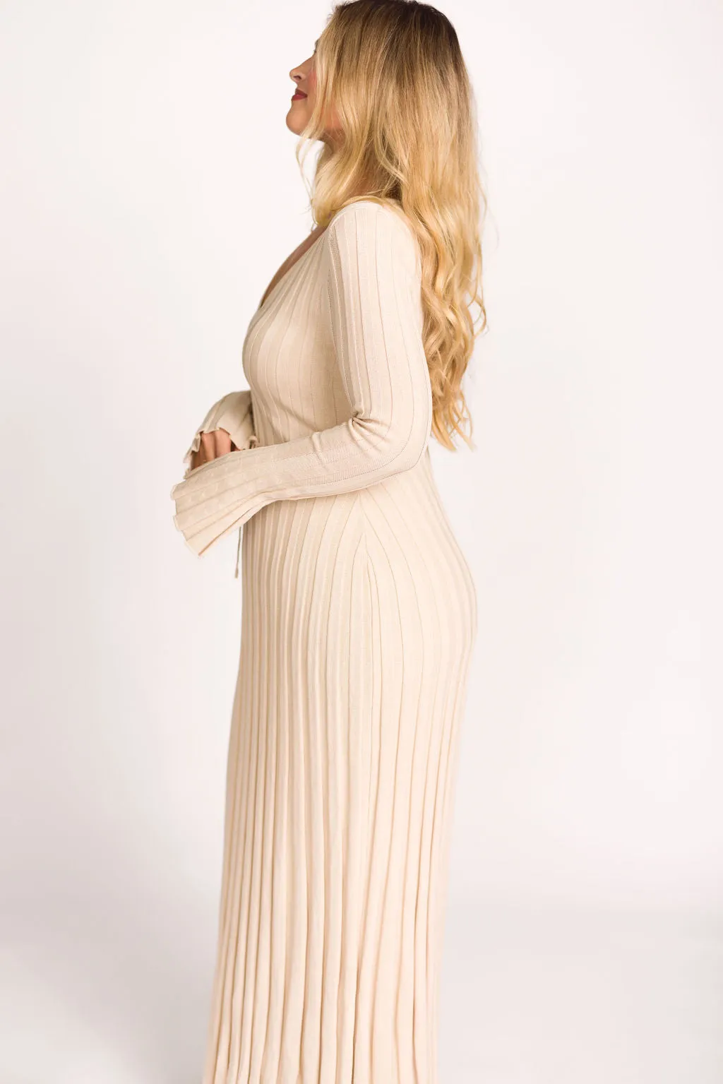 Hadley Long Sleeve V-Neck Knit Maxi Dress in Cream Taupe