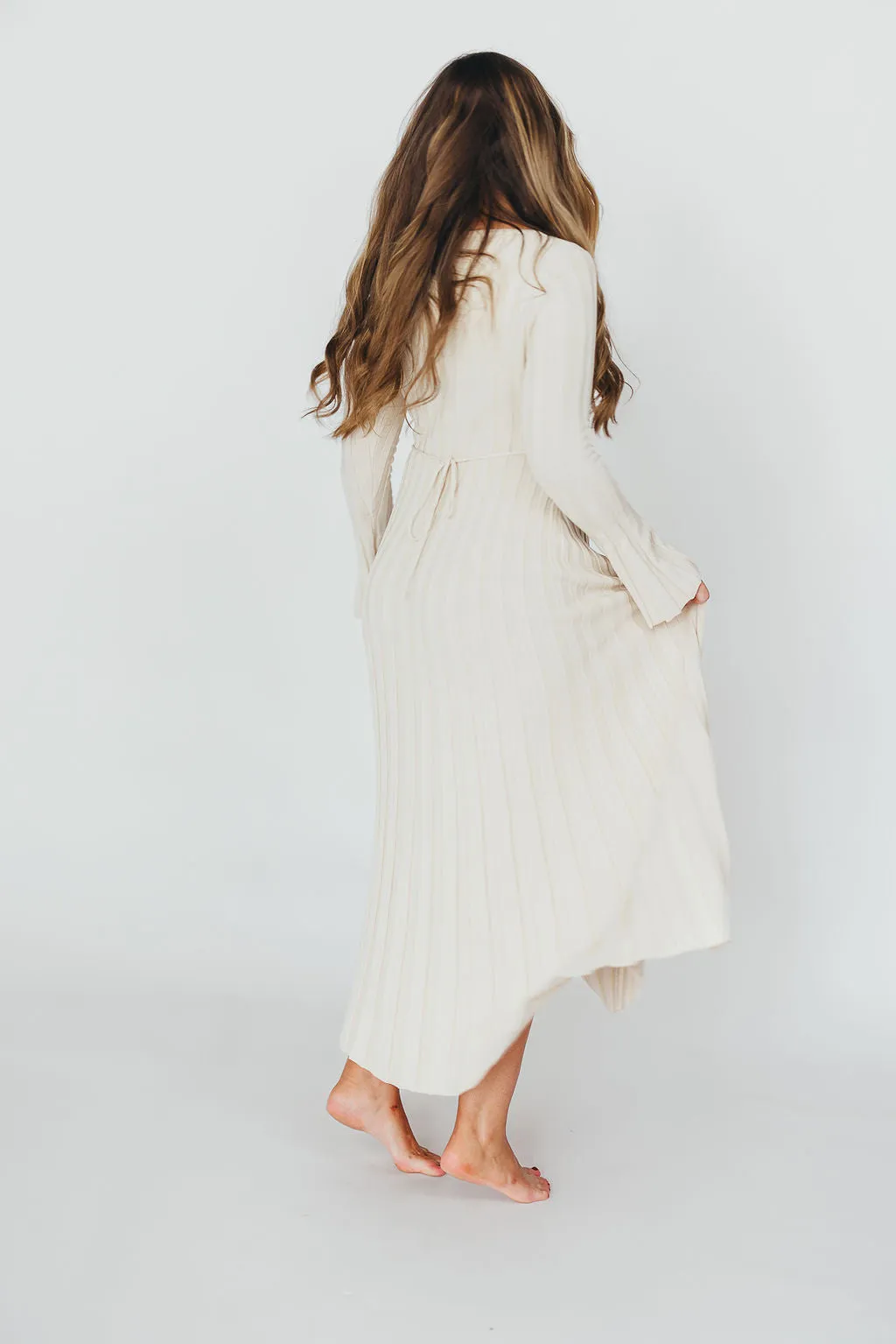 Hadley Long Sleeve V-Neck Knit Maxi Dress in Cream Taupe