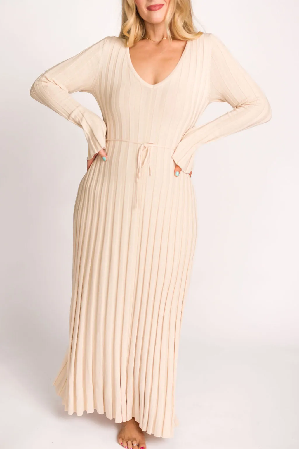 Hadley Long Sleeve V-Neck Knit Maxi Dress in Cream Taupe
