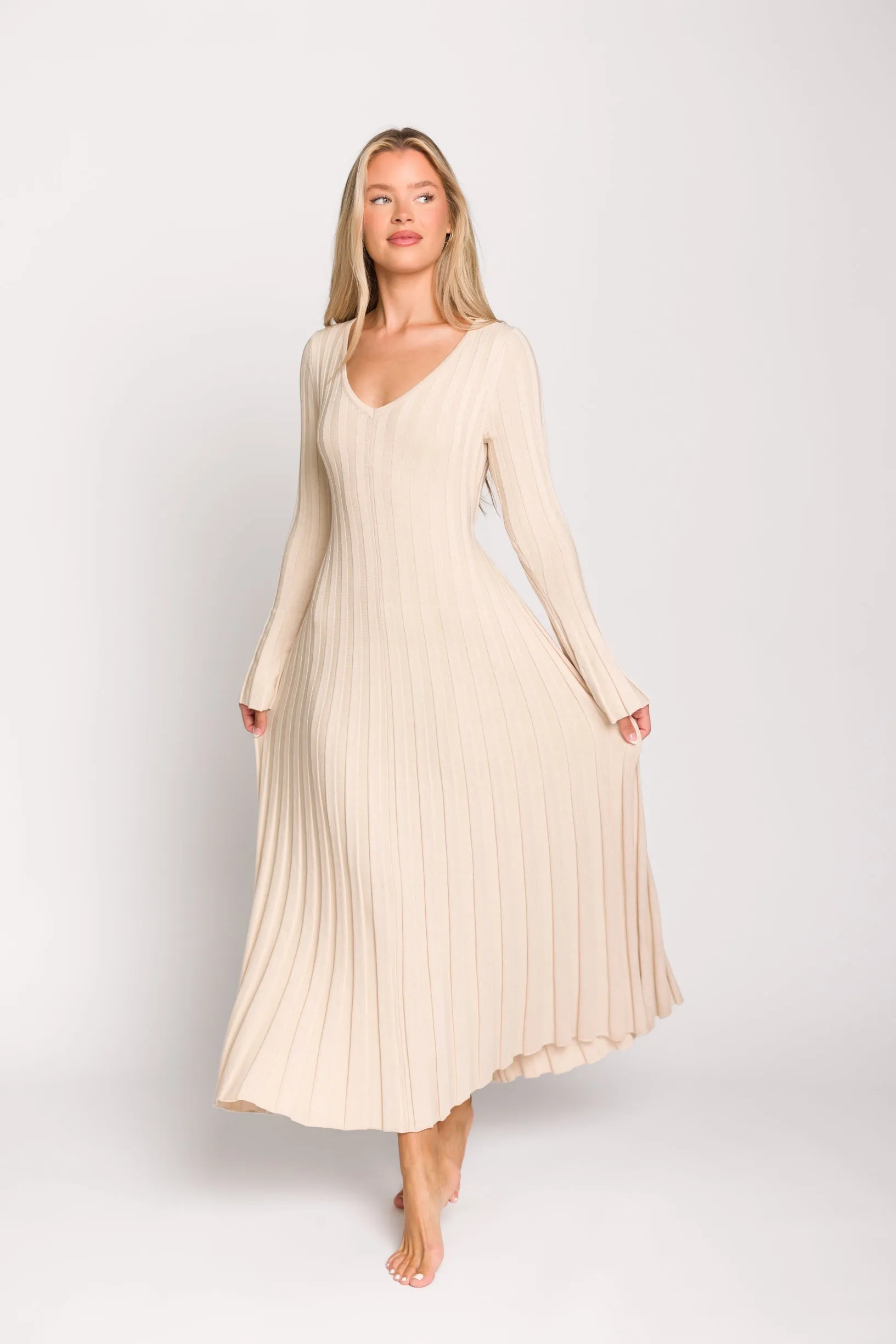 Hadley Long Sleeve V-Neck Knit Maxi Dress in Cream Taupe
