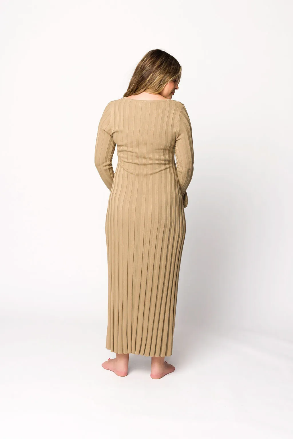 Hadley Long Sleeve V-Neck Knit Maxi Dress in Dune