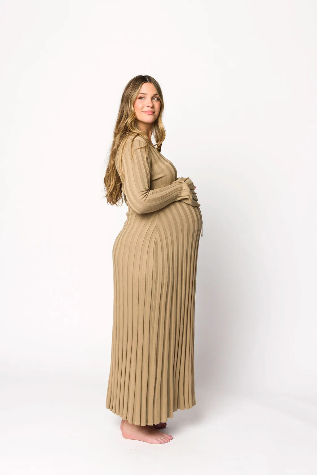Hadley Long Sleeve V-Neck Knit Maxi Dress in Dune