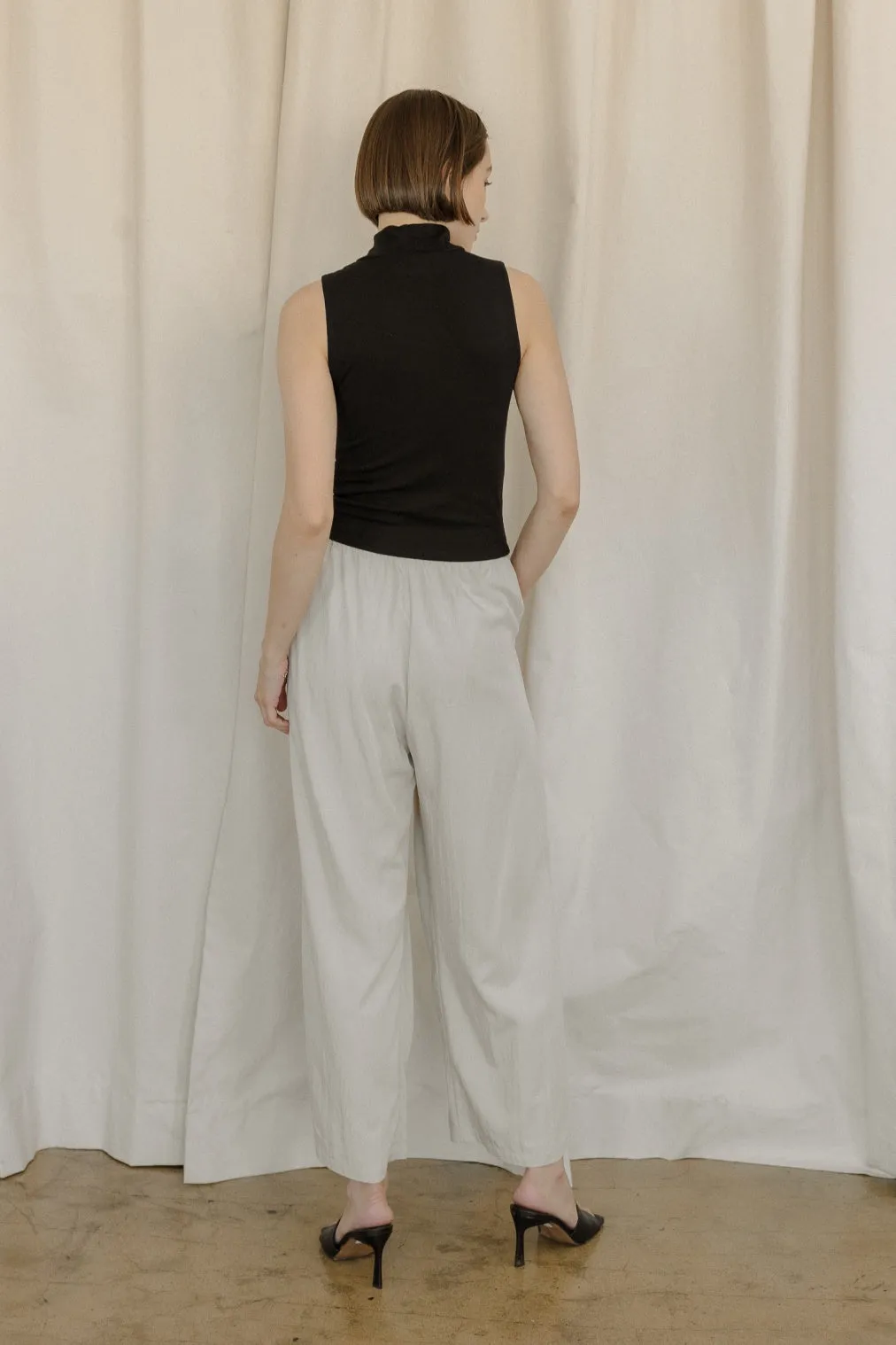 Jadyn Turtleneck Sleeveless Top - Black