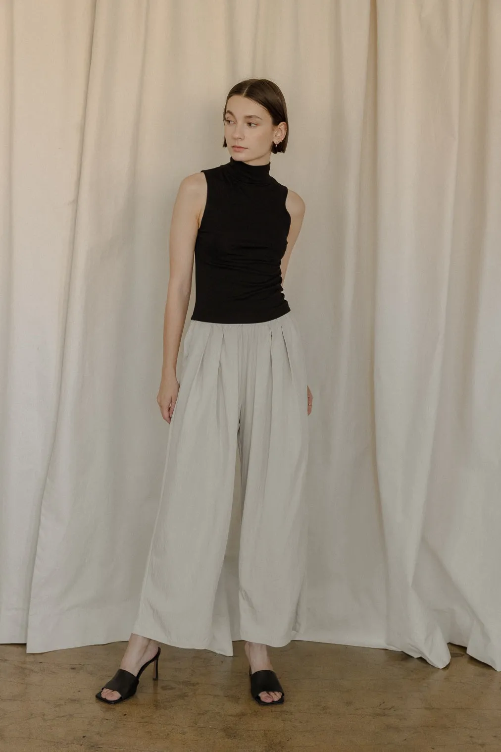 Jadyn Turtleneck Sleeveless Top - Black