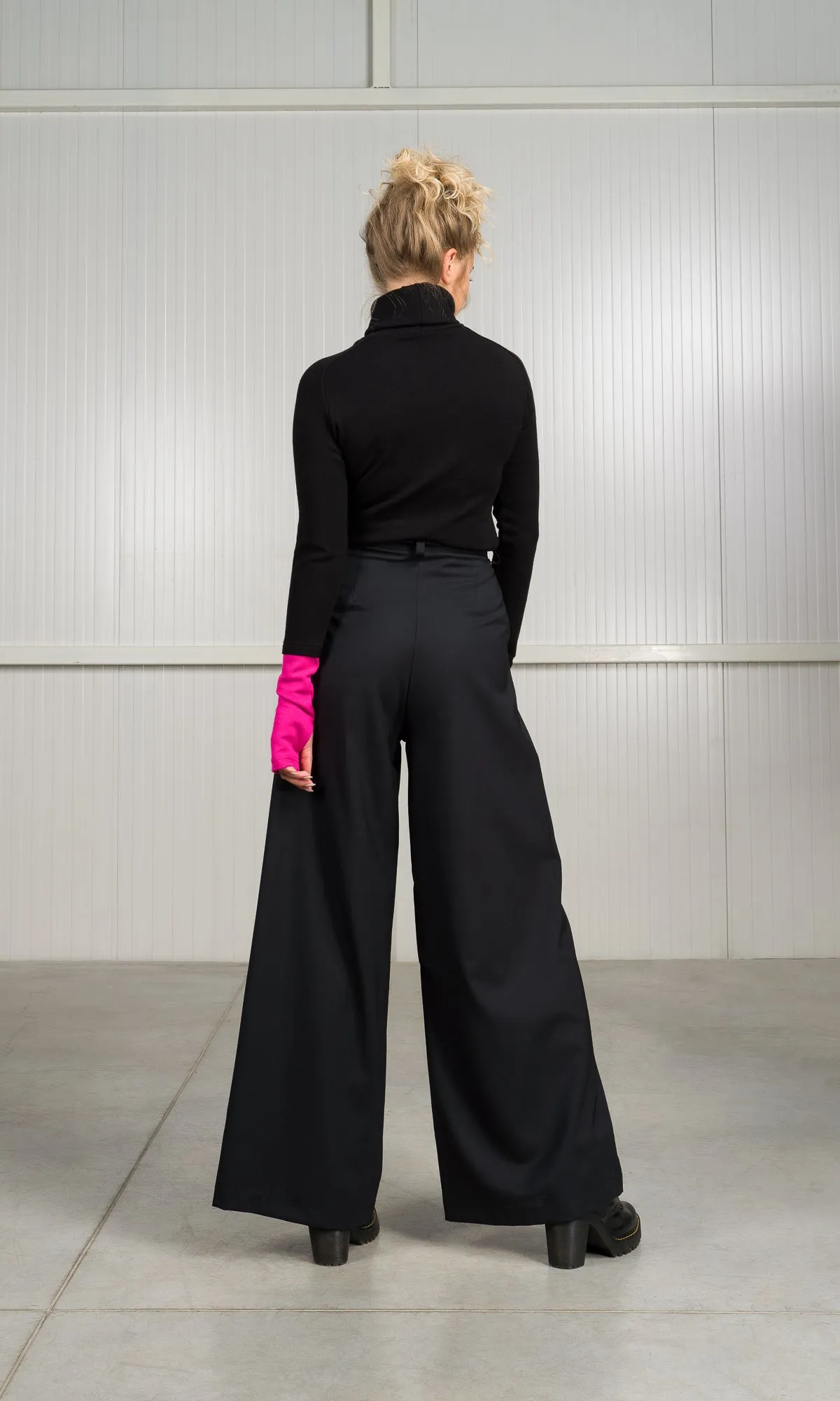 Turtleneck Knit Top with Contrasting Sleeve